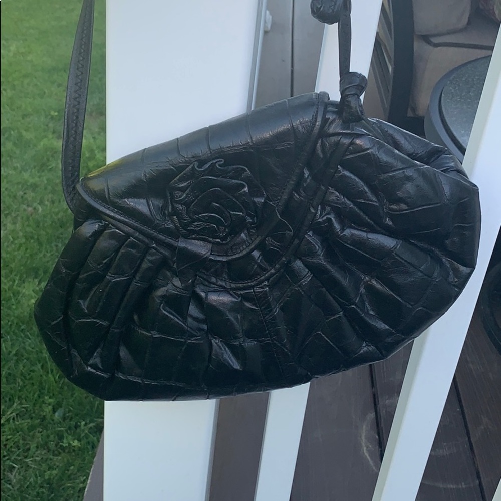 Vintage Genuine Leather Purse!